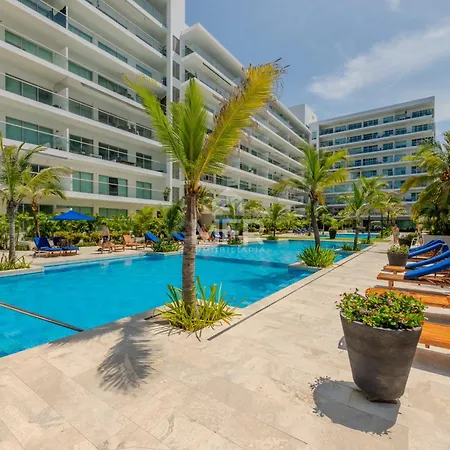 Morros Epic Beachfront Apartment *